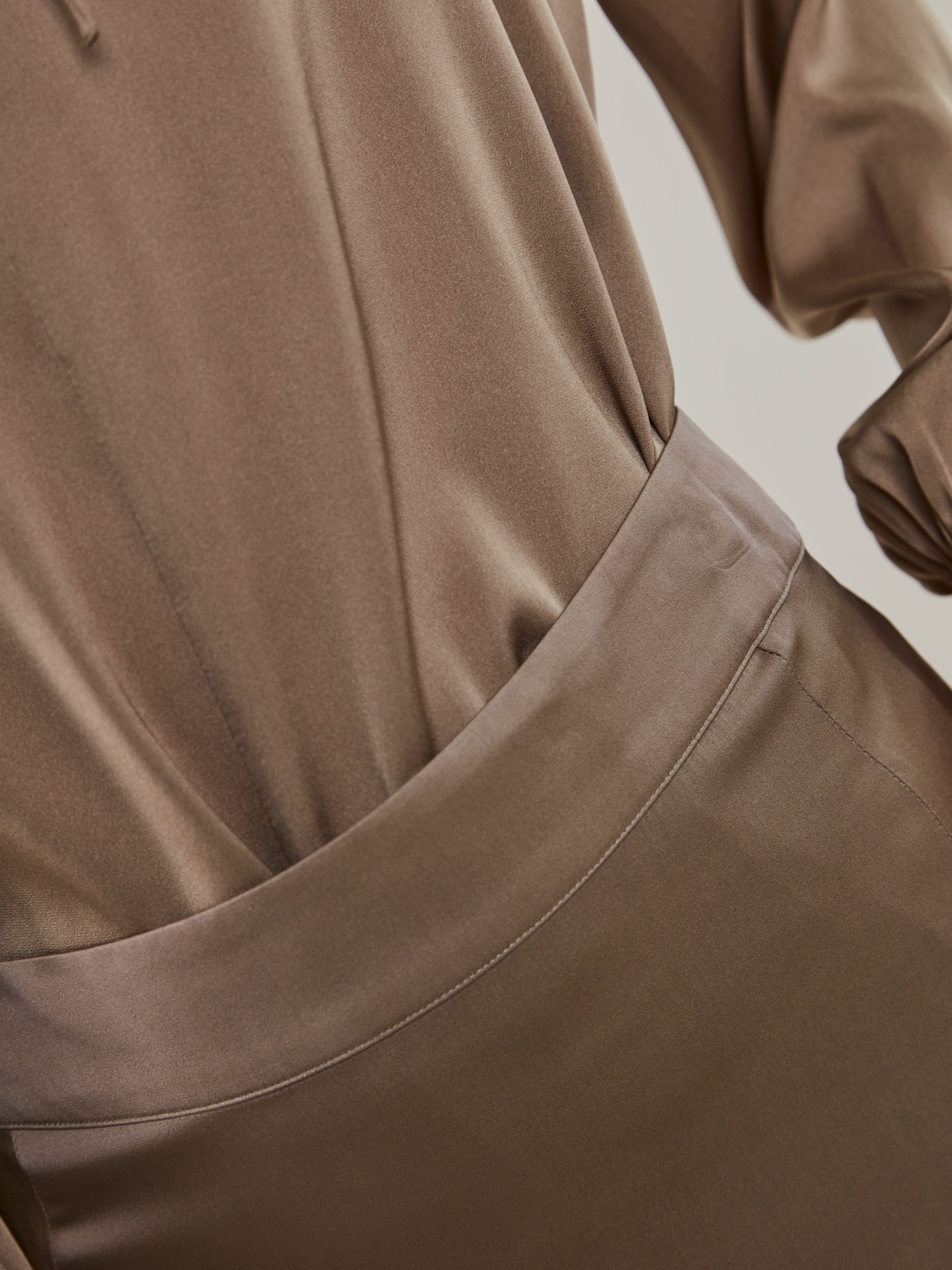Jada Beige Seidenrock