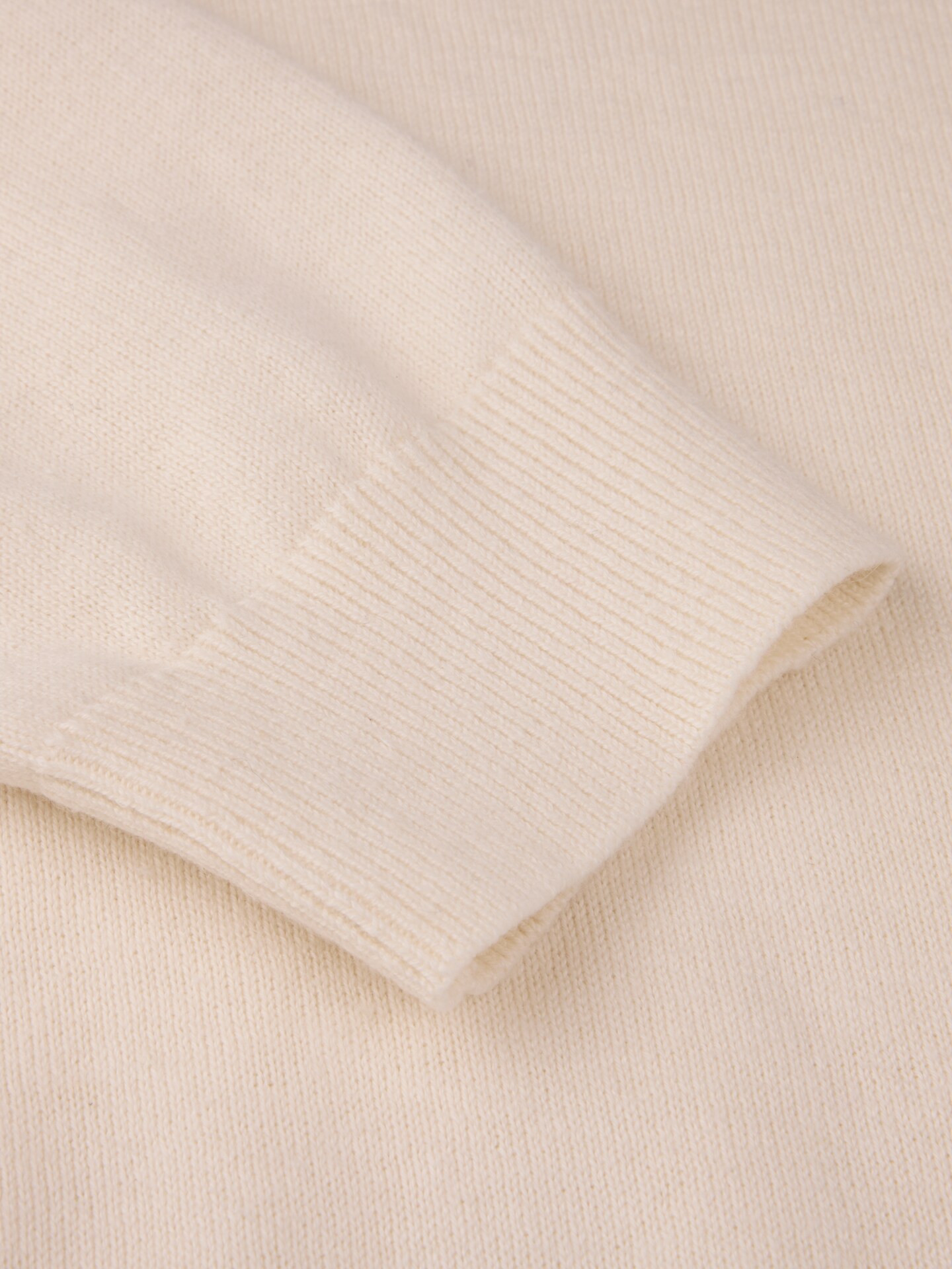 Offwhite pullover mit Rundhalskragen 